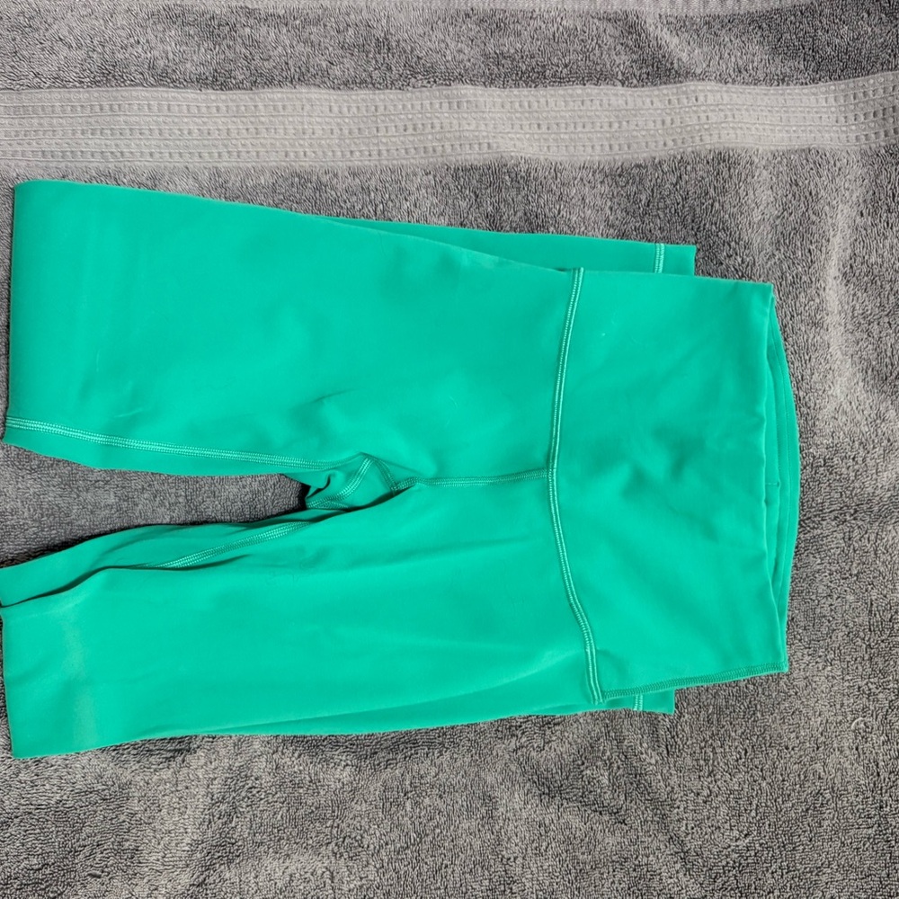 Womens Lululemon wunder train legging 28”